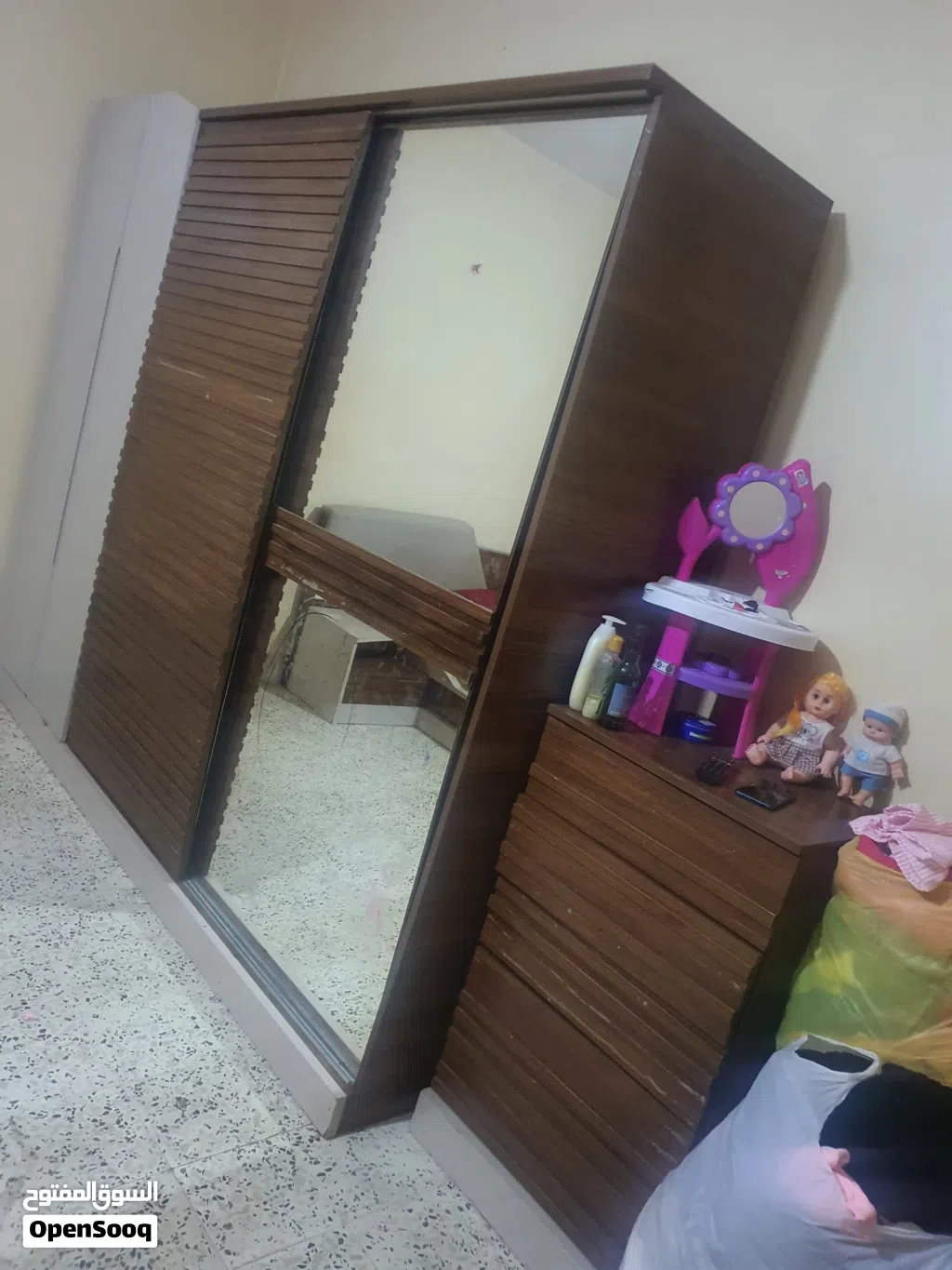 فرصة بسعر مغري غرفة نوم زوجية اتكون من 5 قطع ب1500 د.ل مستعملة