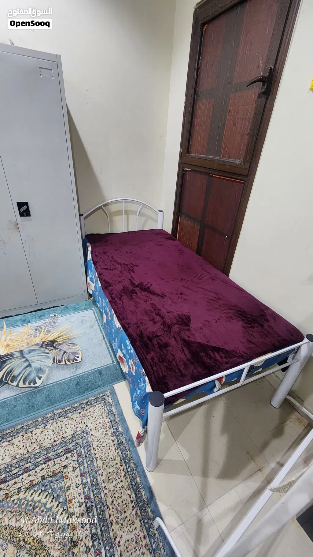 لدواعي السفر سرير حديد جديد مع مرتبة طبي ودولاب خزانة ملابس شبه جديد حديد أبيض استعمال خفيف