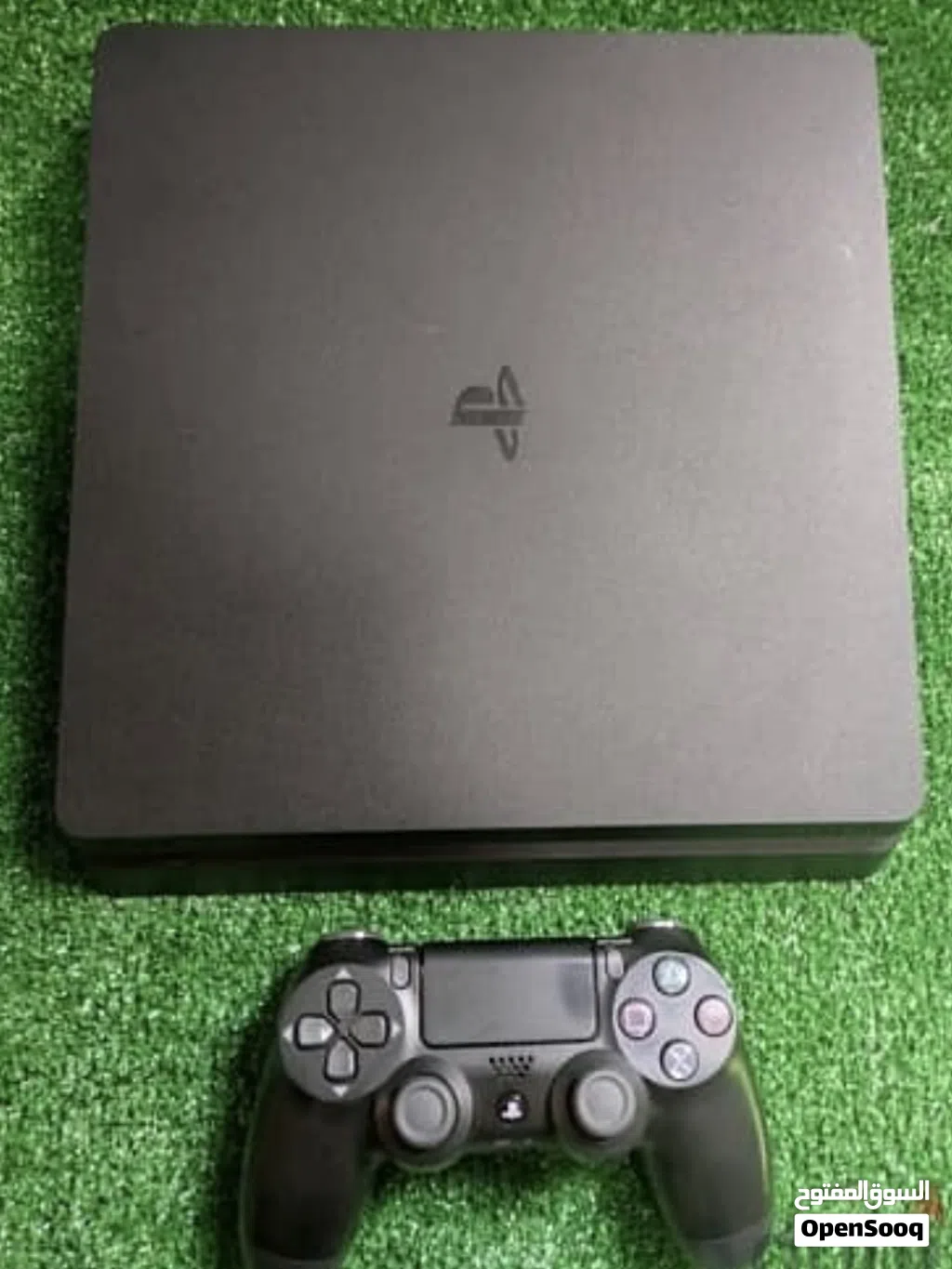 جهاز بلايستيشن 4 مساحة 500جيجا،مستعمل ولا خدش شغال 100%، +سيدي GTA5+ سيدي Fifa18 + ستيرنج ودعسات