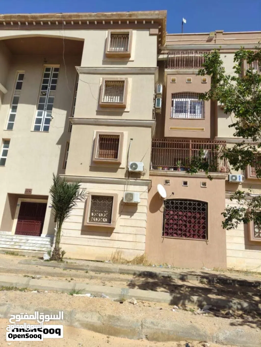 شقة الايجار في عمارات البطاطا بن دخيل دور اول عايلة ليبين او اجانب