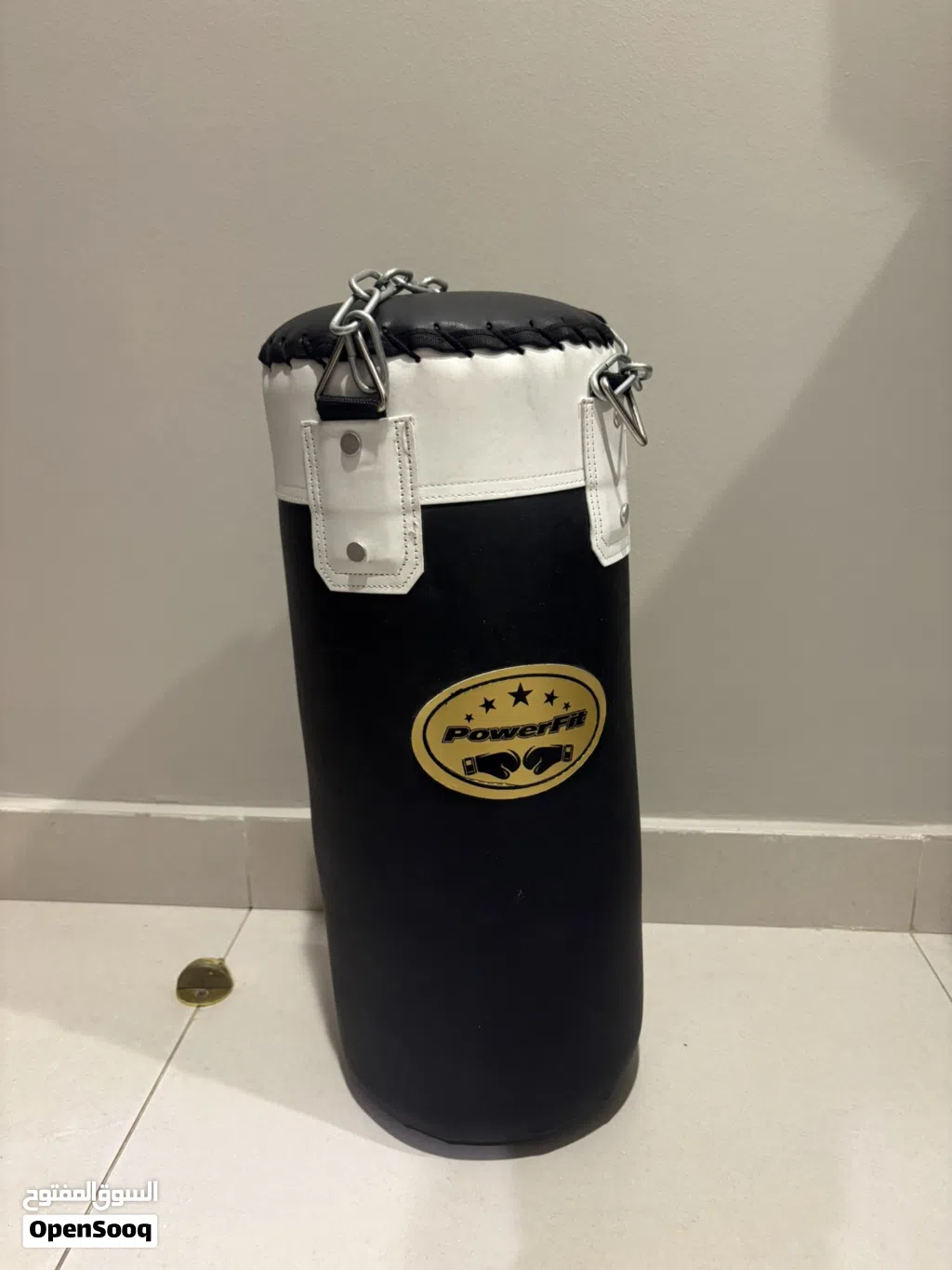 Heavy weight power fit punching bag with hanging chains