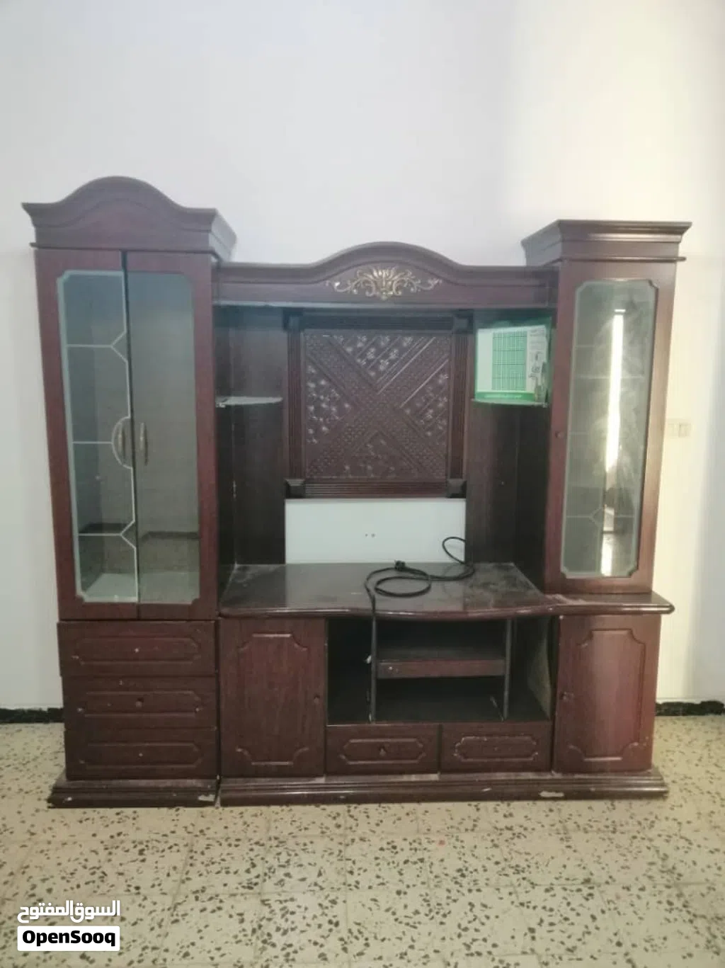 غرفة نوم ومكتبة للبيع عين زارة
