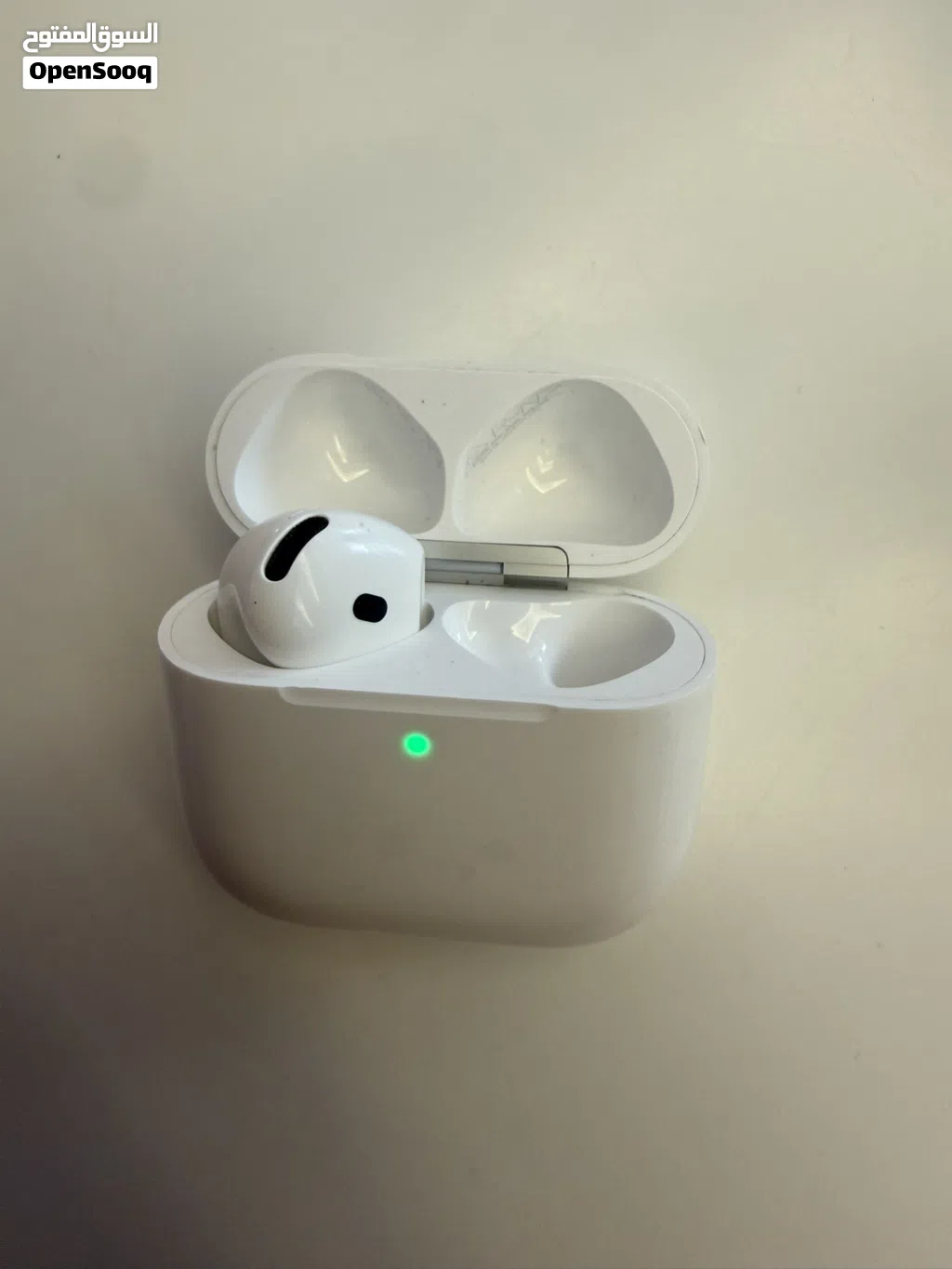 AirPods 4 مستعمل فردة شمال مع الكيس
