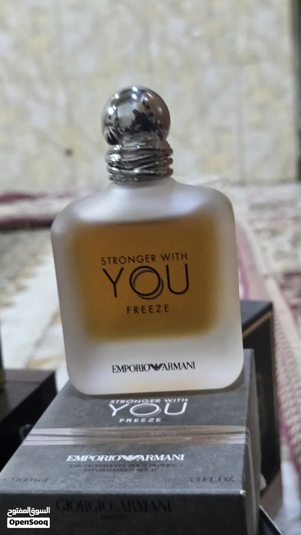 عطر سترونك وذ يو اقرو الوصف