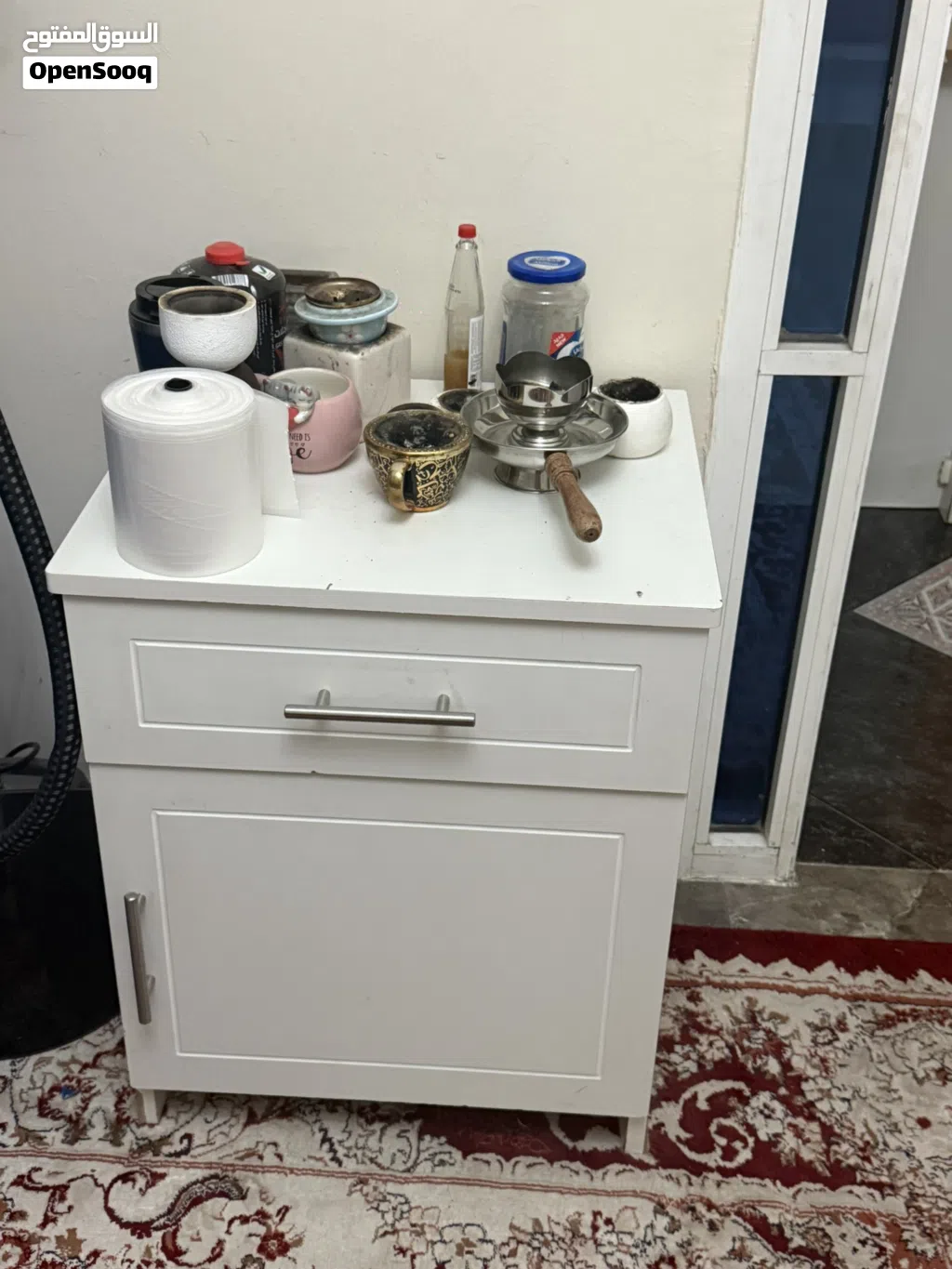 دولاب احذيه و طاولة جانبيه