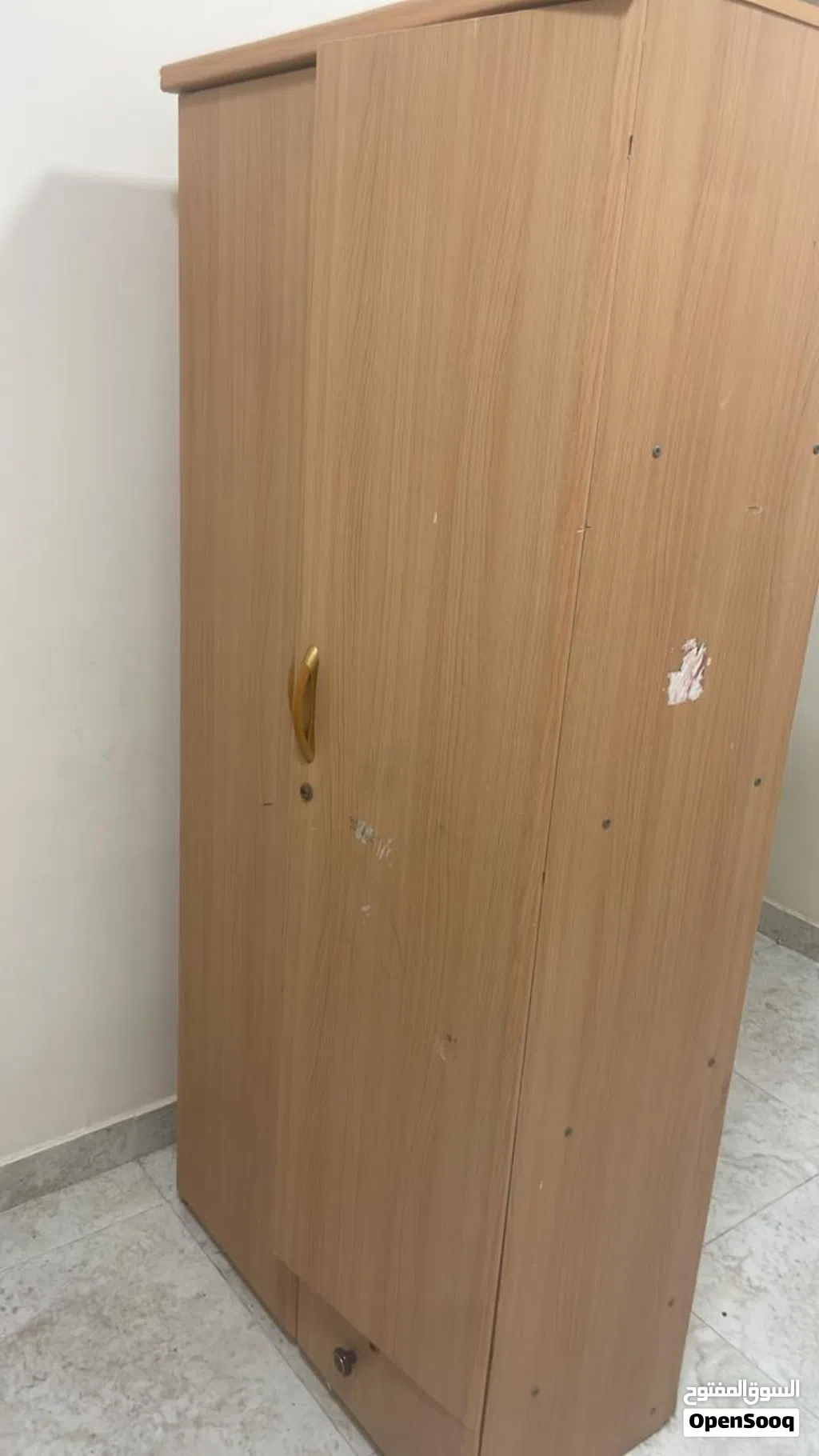 للبيع 3 خزائن بحالة جيده بغرض السفر