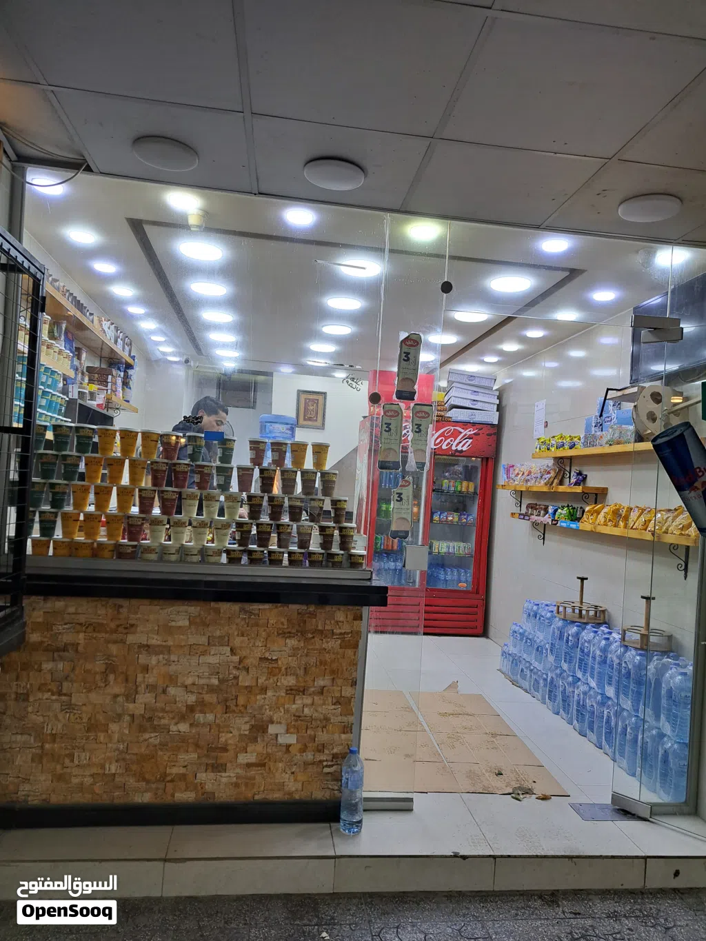 قهوة للبيع مع معداتها