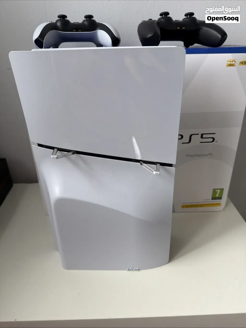 للبيع PlayStation 5 Slim سعة 1 تيرا بحالة ممتازة جداً استخدام شخصي لمدة شهر فقط معه الفاتورة بالضمان