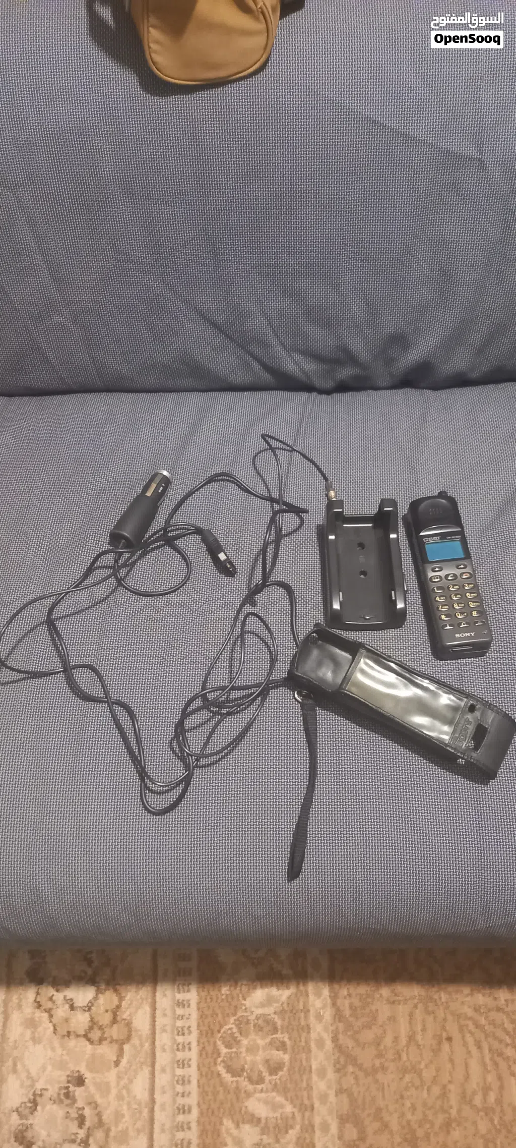 جهاز خلوي نوع Sony للسيارات يقبل شريحه