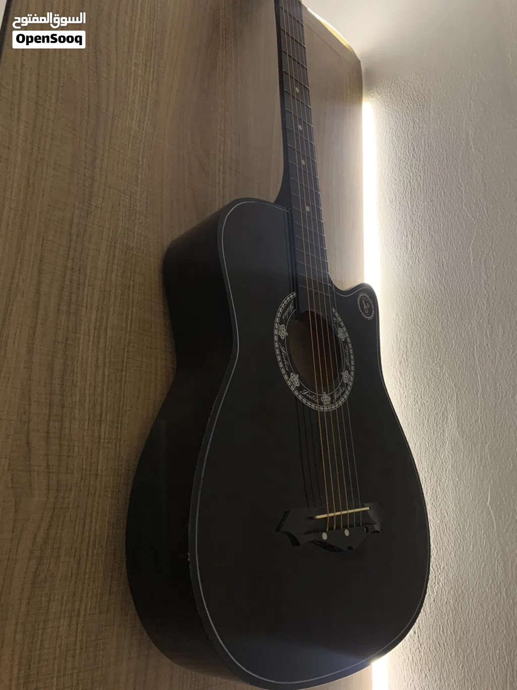 جيتار اكوستيك اسود للبيع / Acoustic guitar for sale