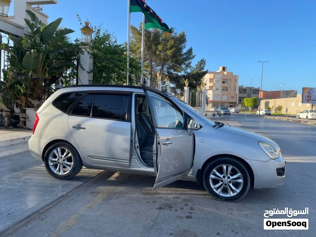 كيا كارينز Luxury