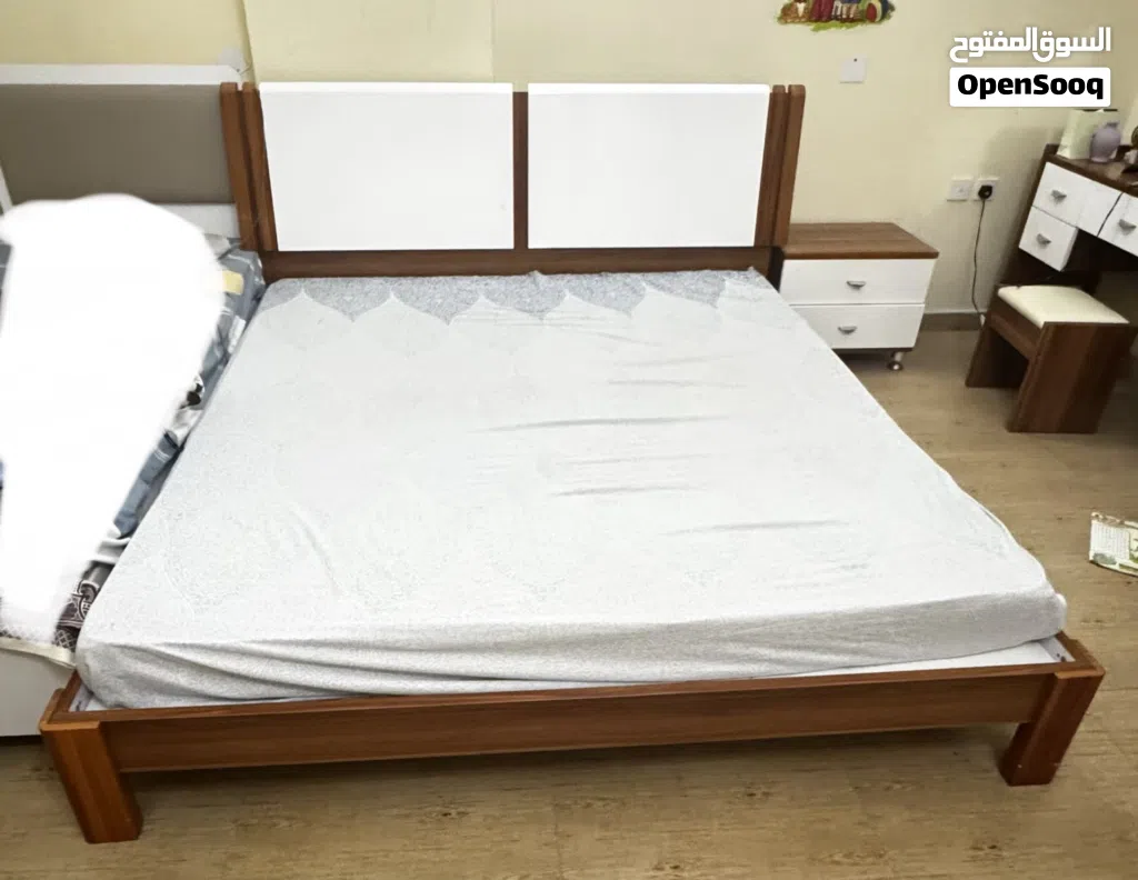 King size bed and 6 door wardrobe