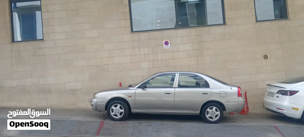 Kia Shuma