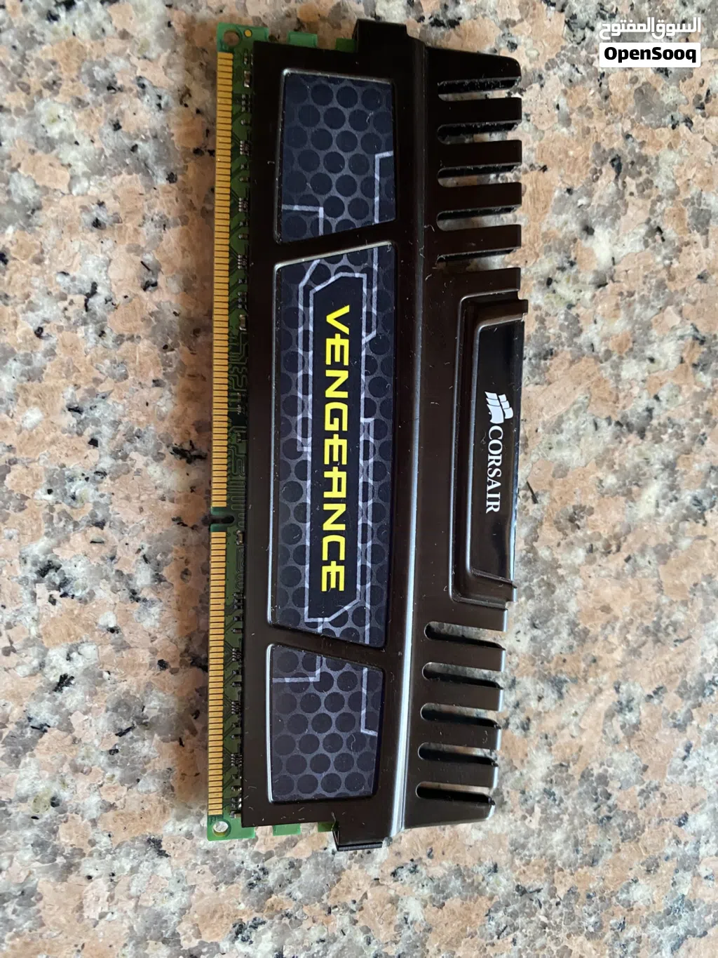 رام نوع DDR3 12G مقطوع من السوق نادر و السعر قابل للنقصان مع الدردشة و القطعة للpc وليست للكمبيوتر