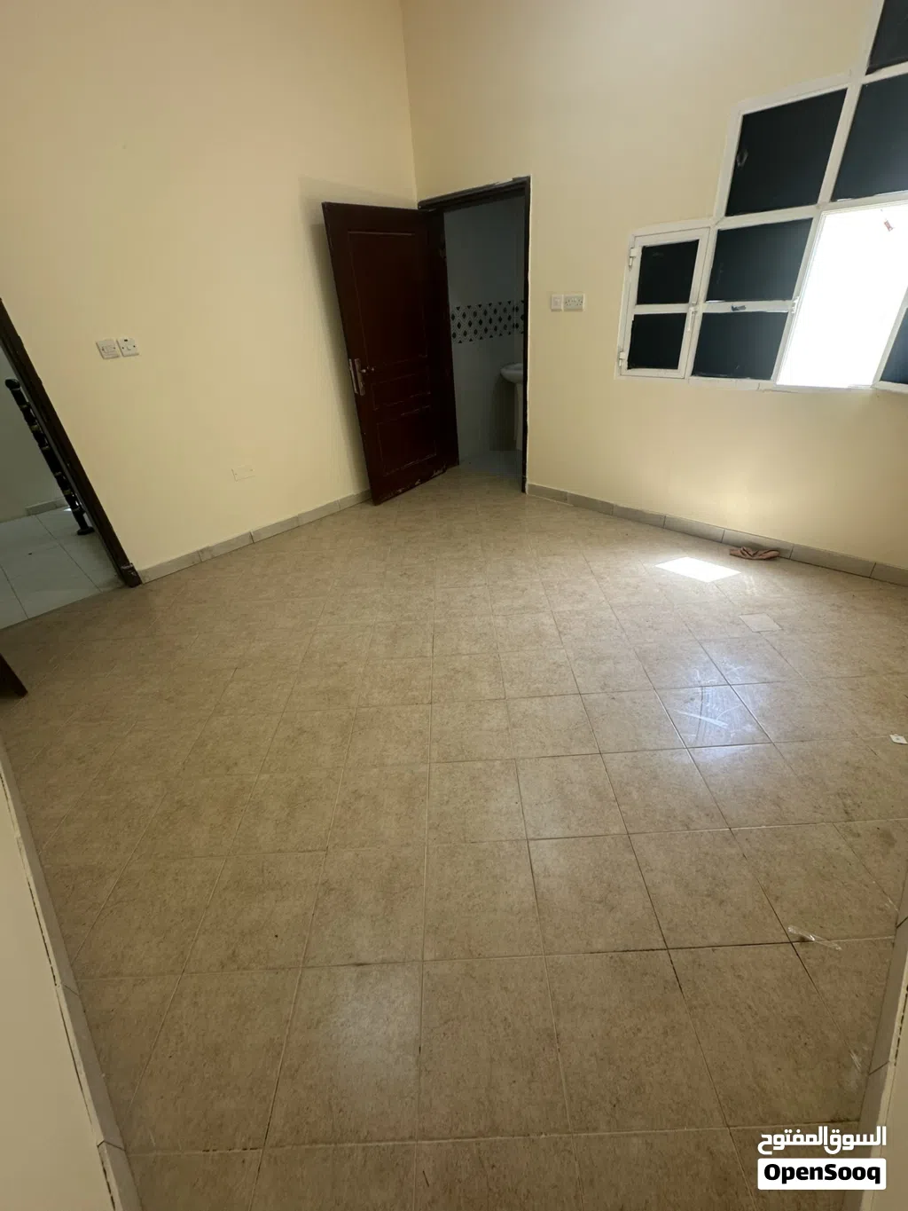 for rant room غرفه وحمام ا لسعر شامل الفواتير مياه كهرباء انترنت صيانه قريب الخدمات