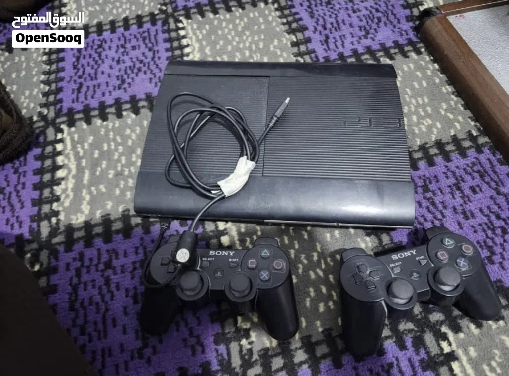 السلام عليكم بلاستيشن 3 للبيع يوجد بيه 2 يد تحكم وشحن وجميع ملحقاته