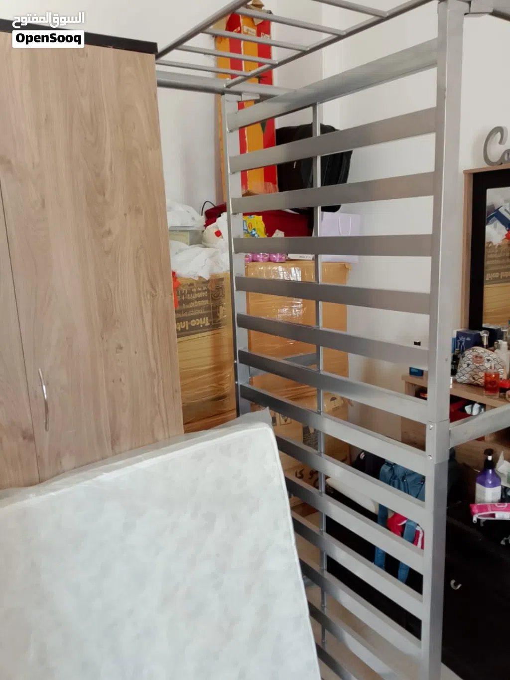 Single bed سرير منفرد