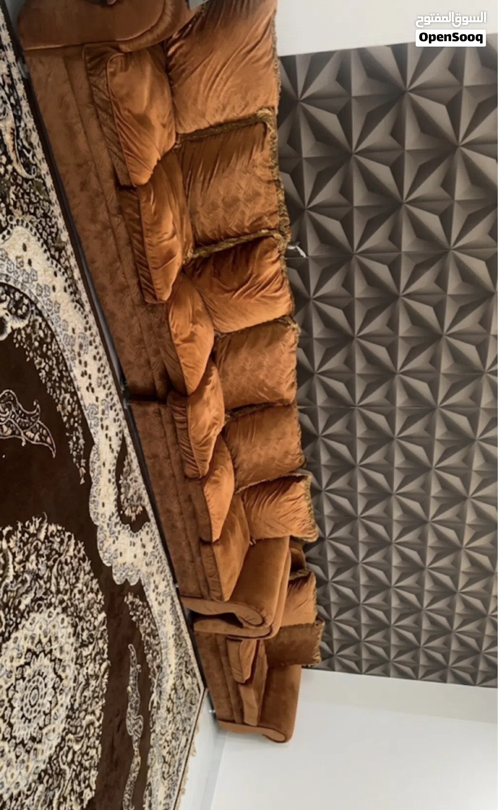 كنبات نظيفه مع السجاد التركي للبيع