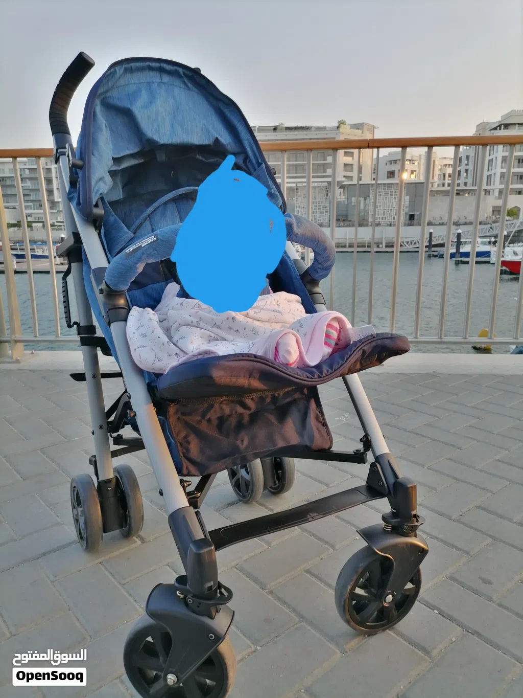 عربه اطفال نظيفه وكبيره