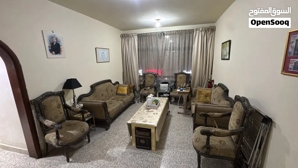 كنبايات مستحملة مع الطاولة الي بل نص 650