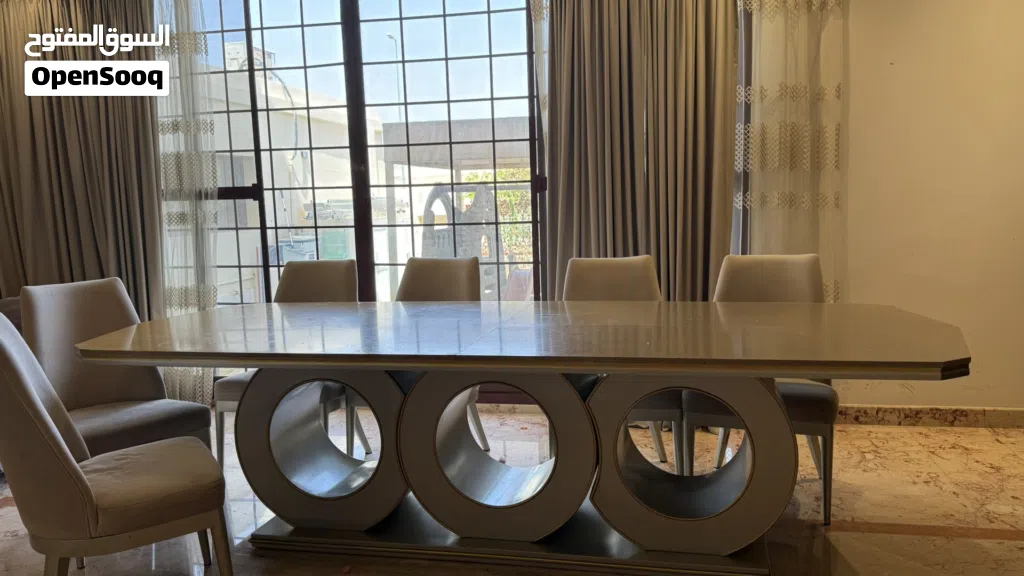 طاوله طعام