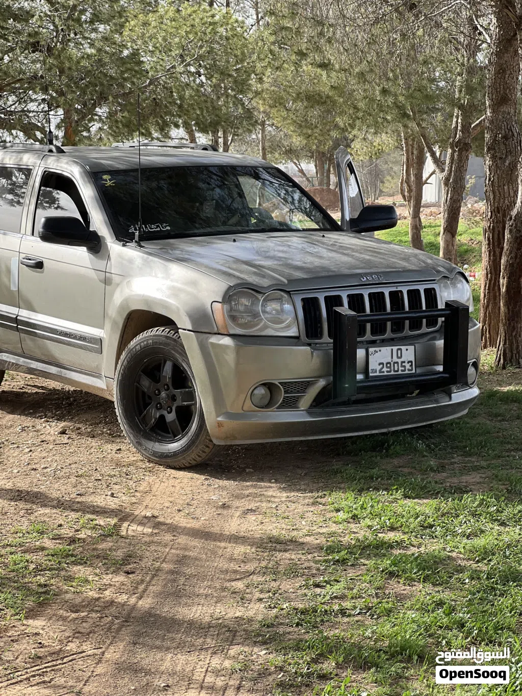 جيب جراند شيروكى Laredo