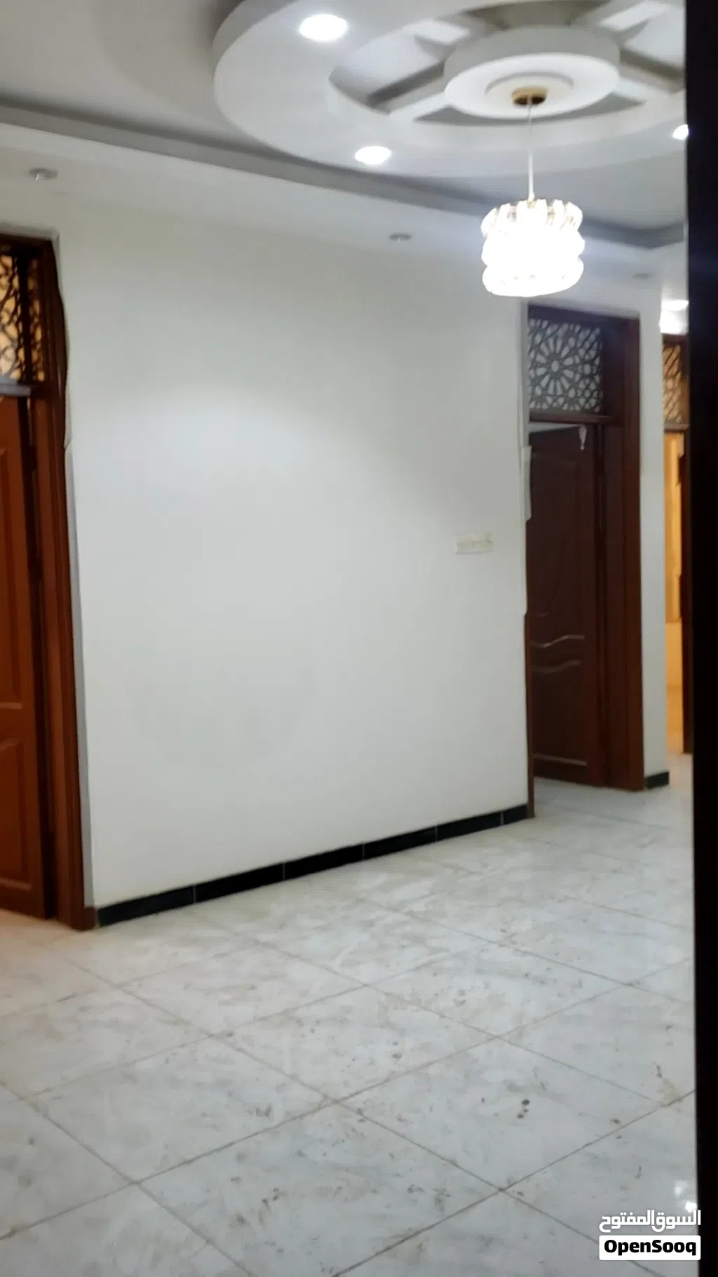 يوجد 3 غرف سراميك لكس نظام vip vip فخااامه للاجار وصاله وسيعه ( ش الرباط-- هايل عماره جديد اول ساكن