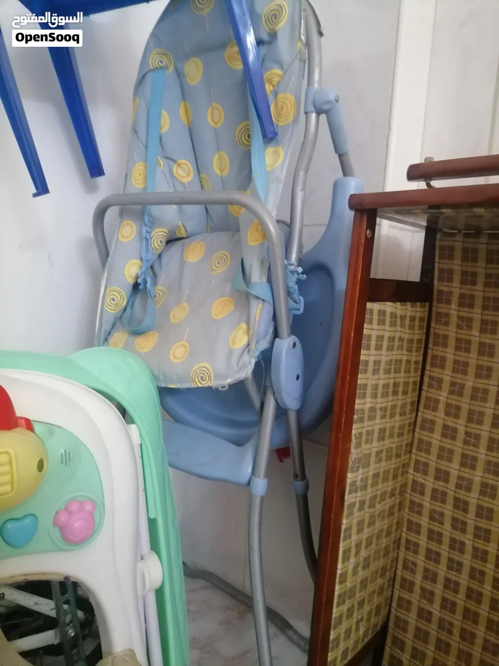 سرير هزاز وكرسي طعام وعرباية مشي
