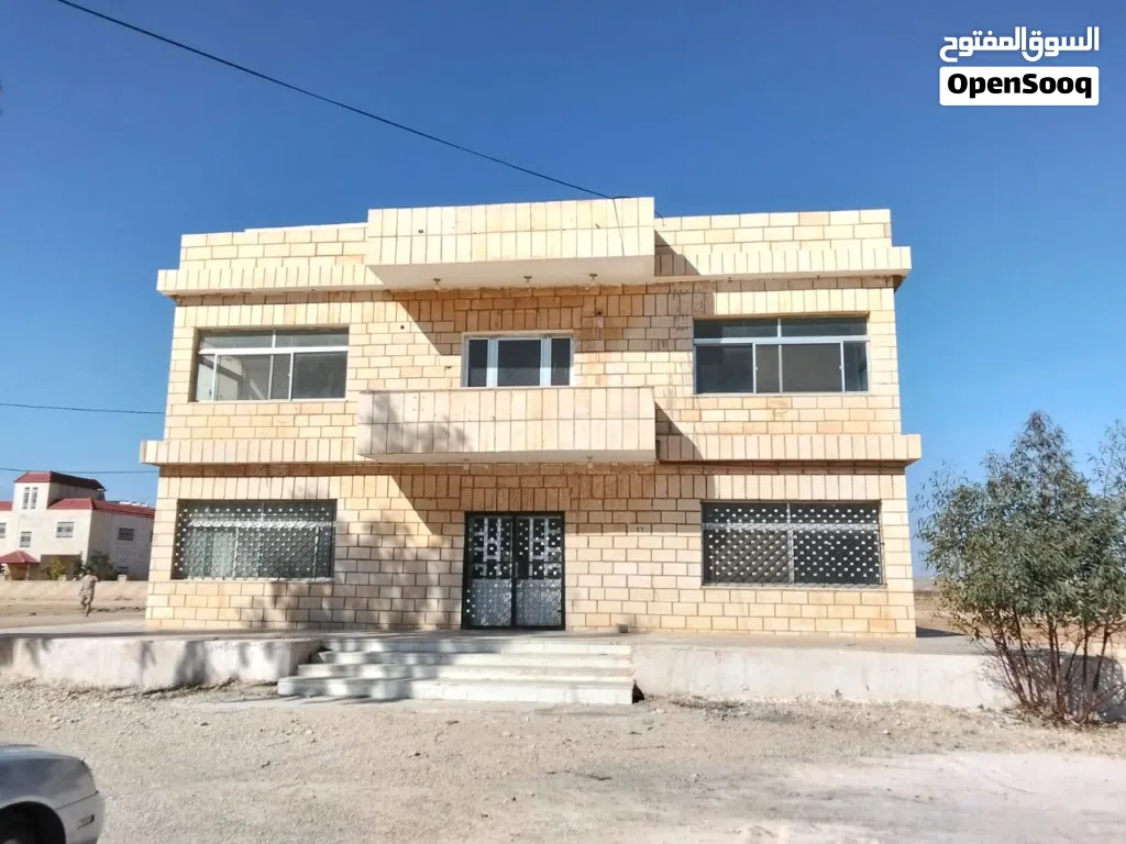 2. فرصة استثمارية مميزة أرض 626م2 مع عمارة قائمة على 4 شوارع