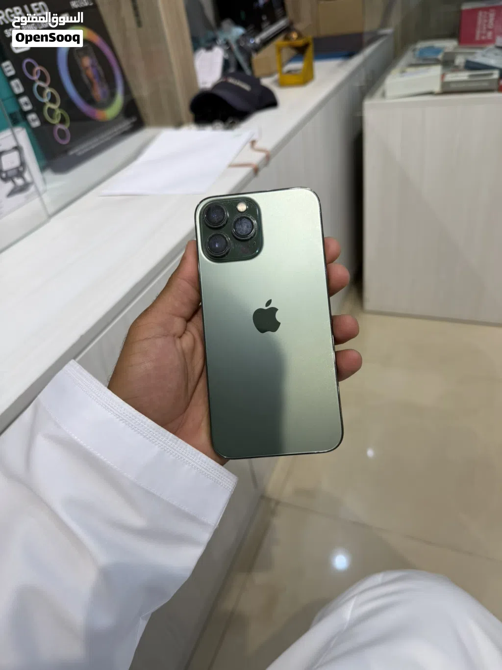 للبيع تلفون ايفون 13 برو ماكس نضيف سبب البيع تغير الي هاتف جديد