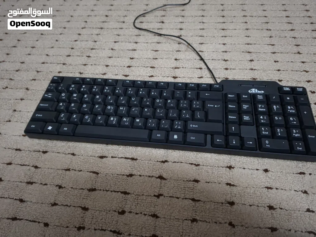 keyboard مستعمل شبه جديد بحاله نضيفه جدا، ليس هناك اي كسور او خدوش