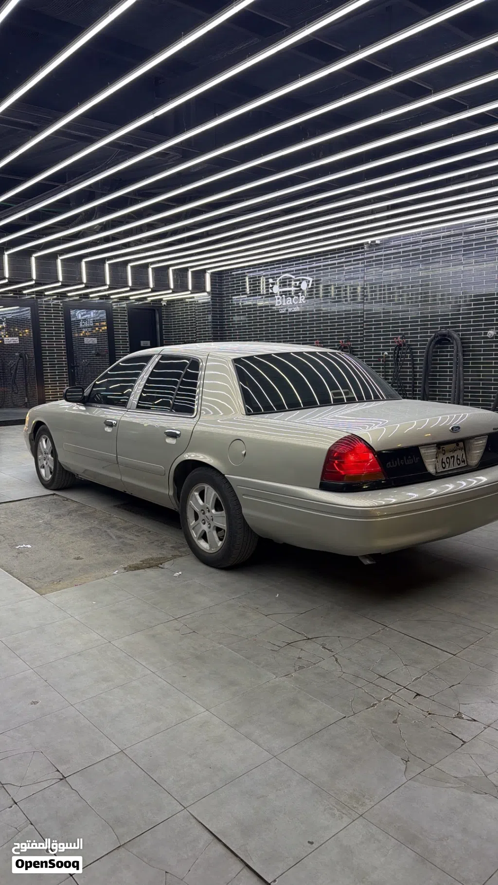 Ford Crown Victoria Base