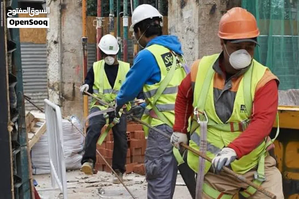 عمال بناء محترفين