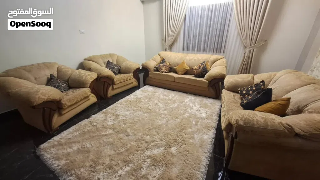 صالون للبيع مستعمل خشب زان نشاف جديد مكان سوق الجمعة طريق الخدمات
