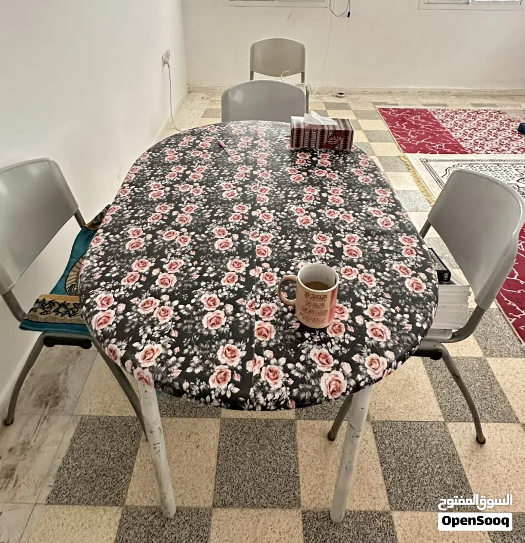 أغراض منزلية بحالة جيدة - البيع بغرض السفر - سرير كبير - سرير أطفال - غسالة - تلفاز - طباخة شعلتين