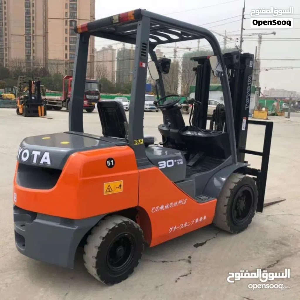 خدمة تأجير رافعات شوكيه تحميل وا تنزيل جميع انواع البضائع