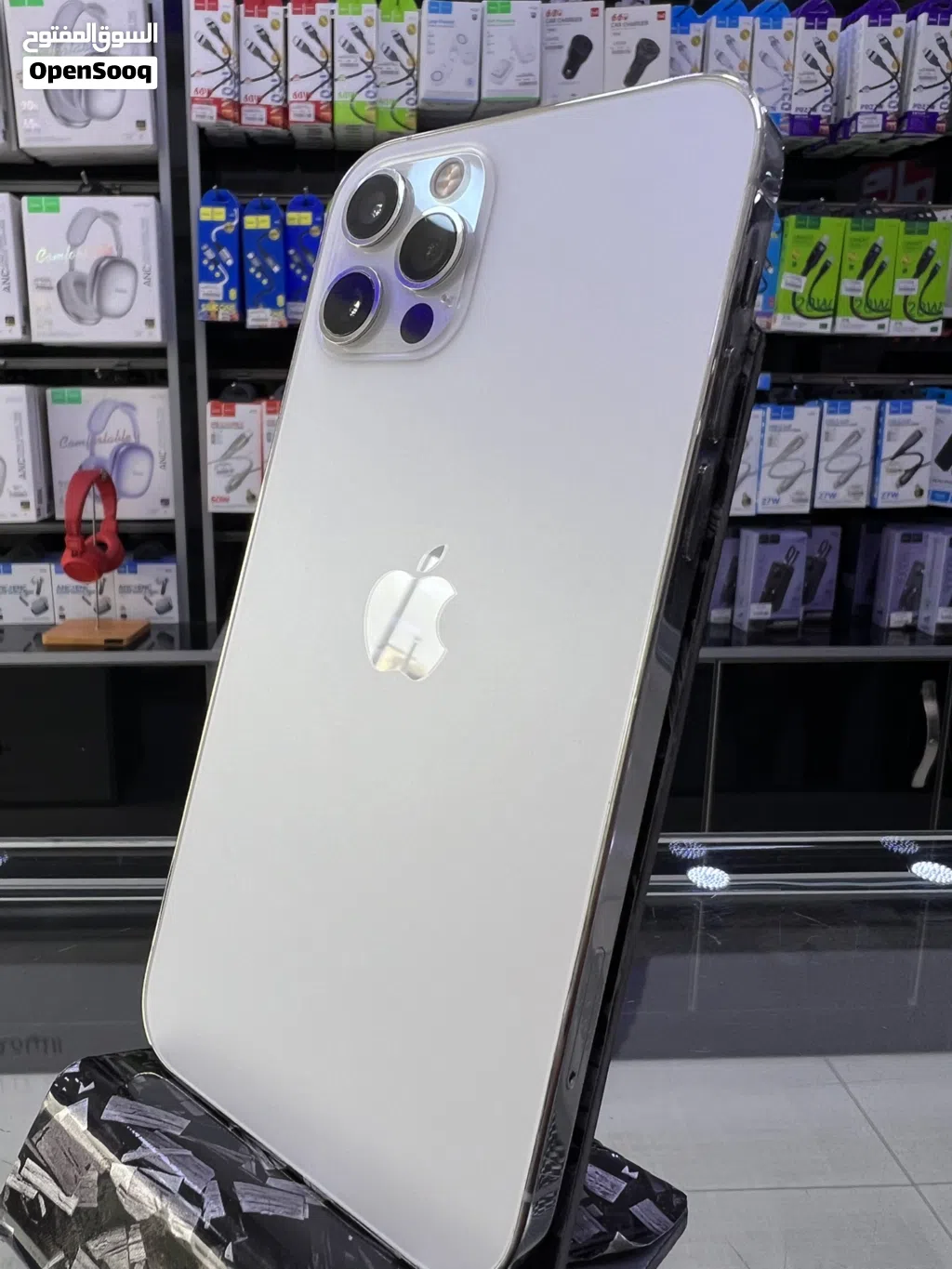 iPhone 12 pro (256GB) مستعمل بحالة ممتازه ايفون 12 برو مستعمل امغير شاشه او بطارية او فاصل فيس ايدي
