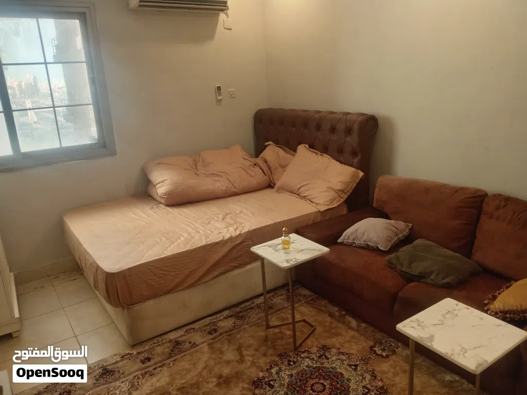 عفش بحالة جيدة جداً للبيع