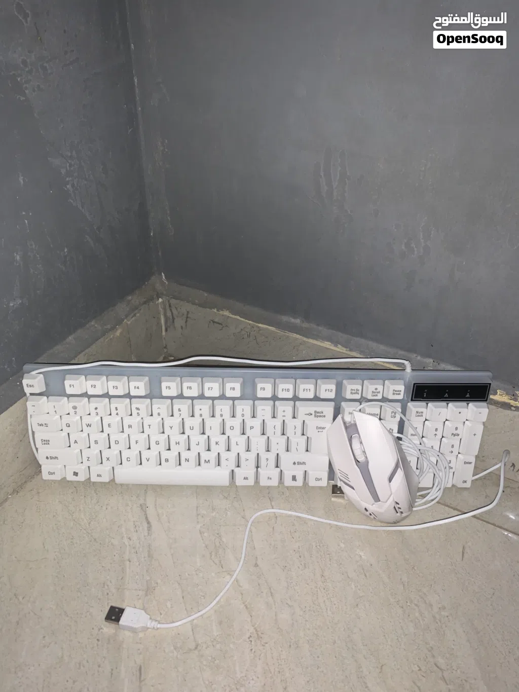 ماوس و كيبورد جيمنج عليه اضائات تتغير مستعمل أسبوع واحد