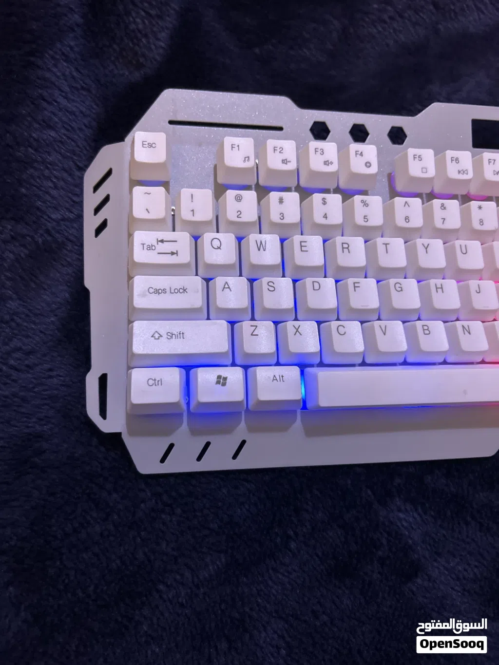 كيبورد قيمنق RGB بسعر خرافي ومعقول مستعمل بحاله الوكاله سعره 12 وقابل للتفاوض بشكل بسيط