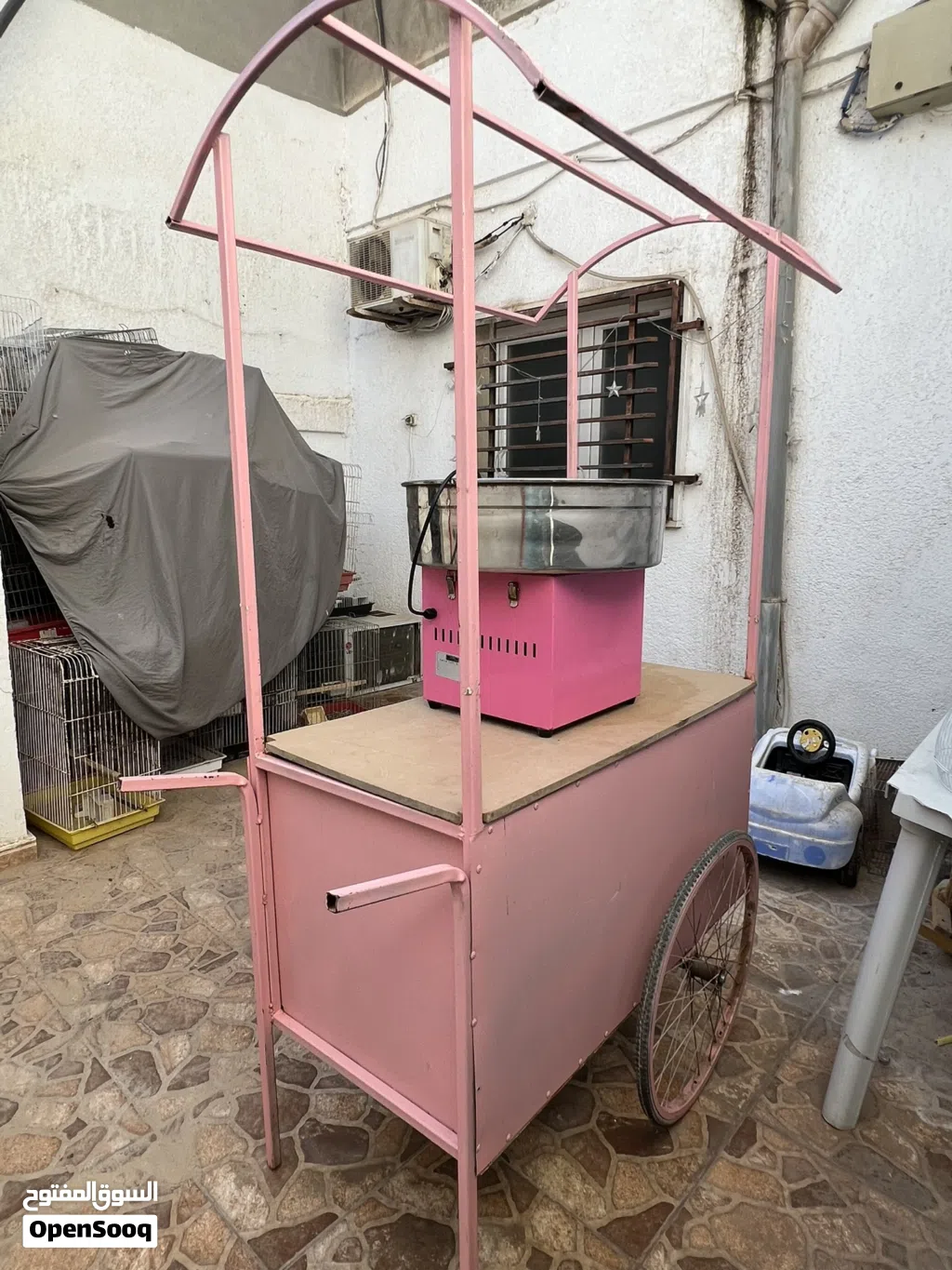 عربة ومكينة غزل البنات