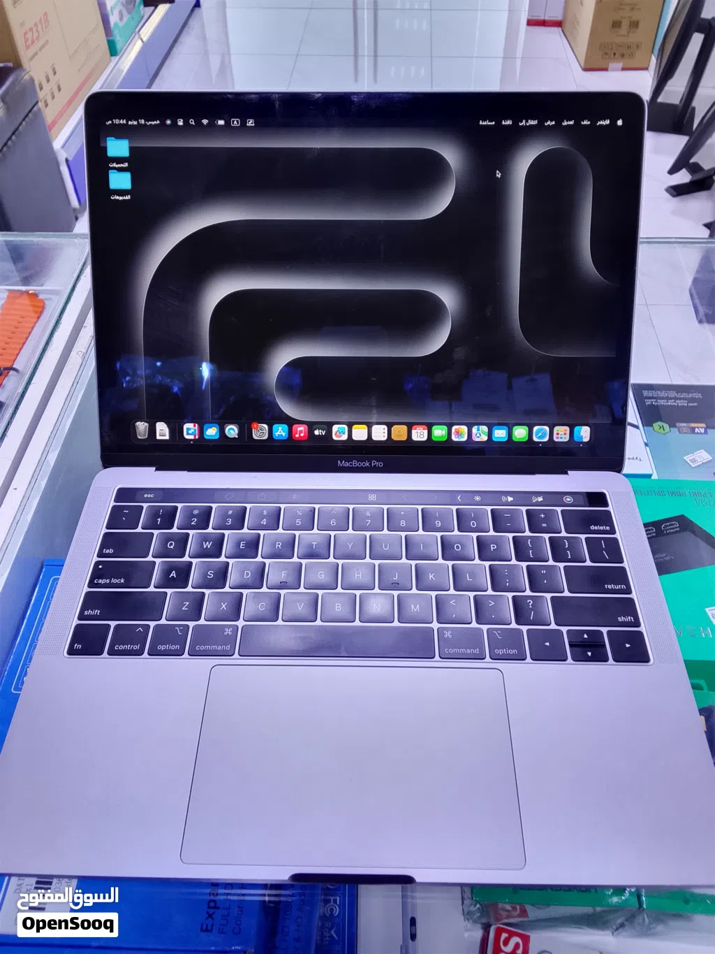 MacBook Pro 2018 نضيف و بدون اي مشاكل