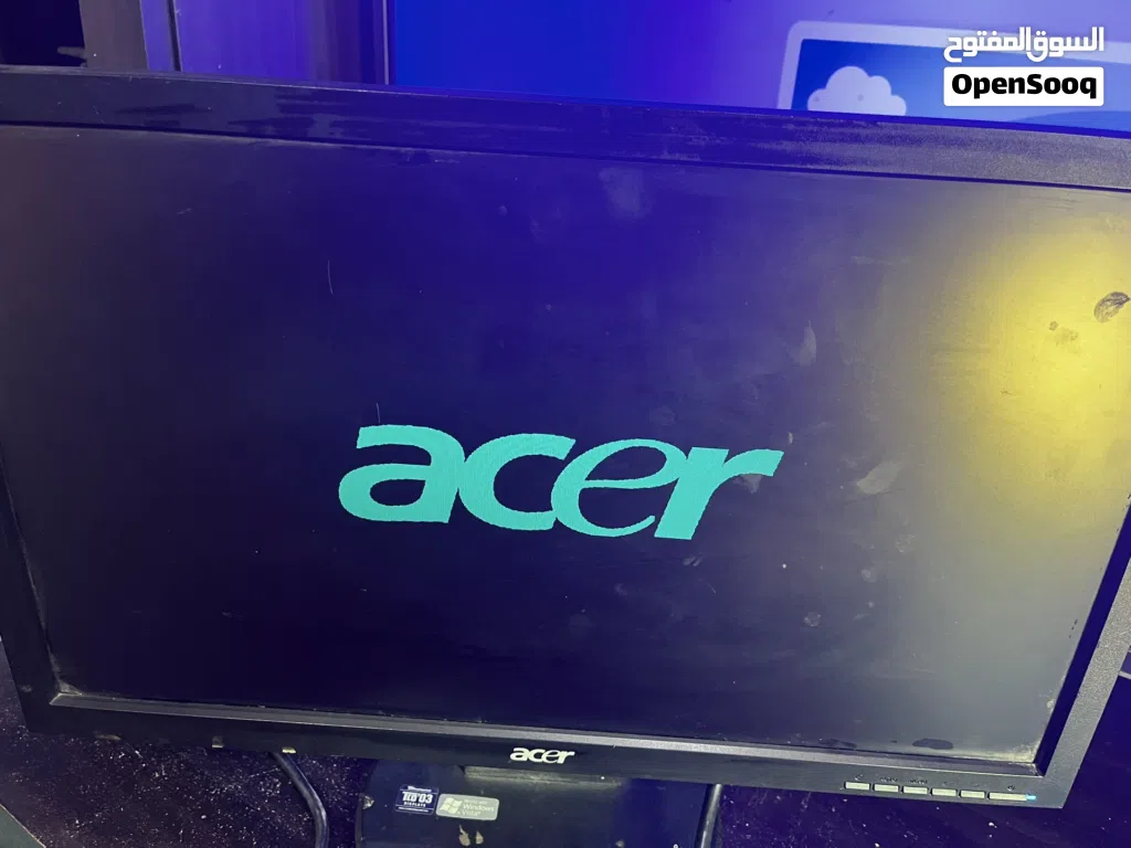 شاشة acer قديمة مستعملة تقريبا 19 انش