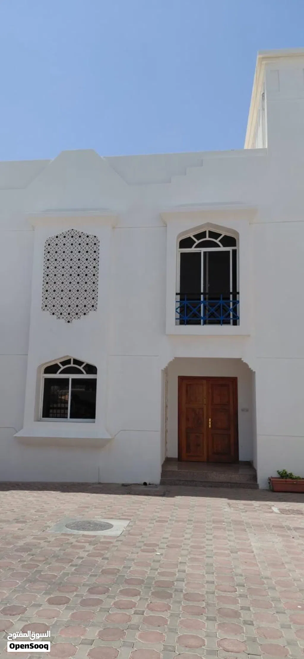 Villa for rent, three rooms, three bathrooms, 2 kitchens فلا في مدينة السلطان قابوس الايجار 320