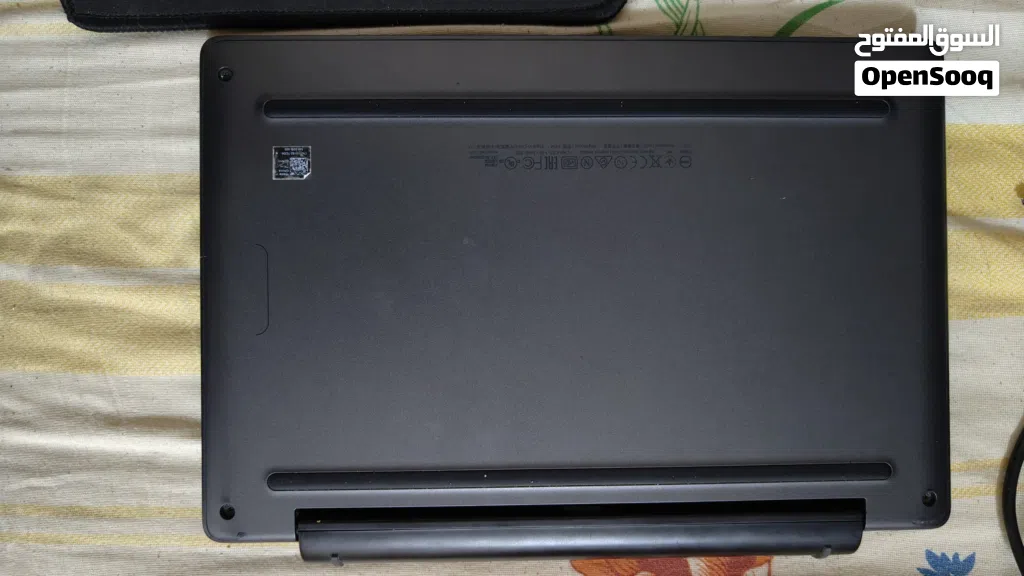 لابتوب Dell متصل منفصل