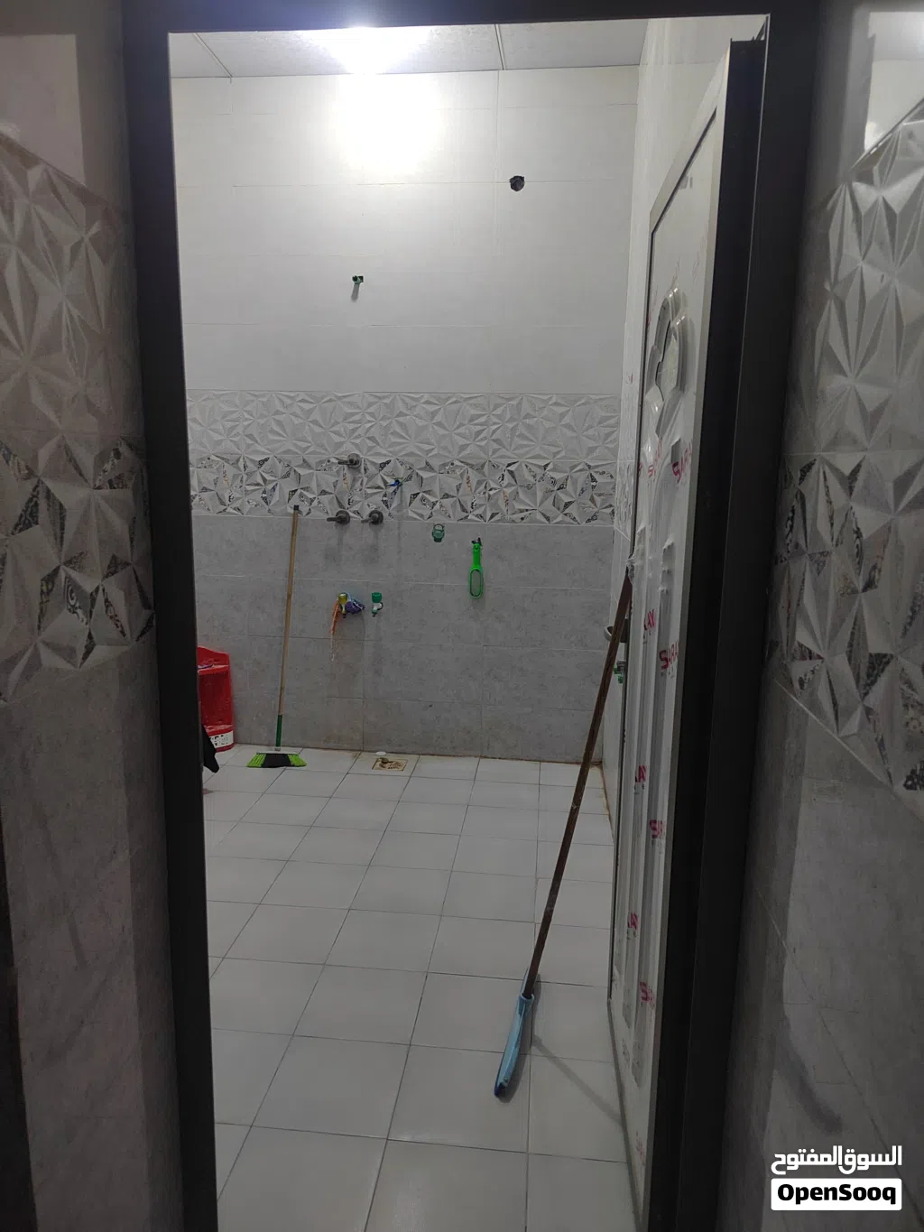 بيت البيع وقف سني مسجل بالوقف بالتنومه بشارع الرسول مساحته 210 غرفتين ودوانيه ومطبخ وهول جبير وحديقه
