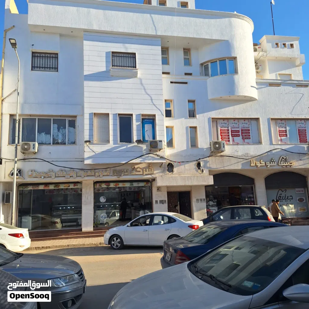 محل تجاري للمؤاد غدائية للايجار في حي دمشق يطل علي الطريق الرئيسي بالقرب من مستشفي الخضراء