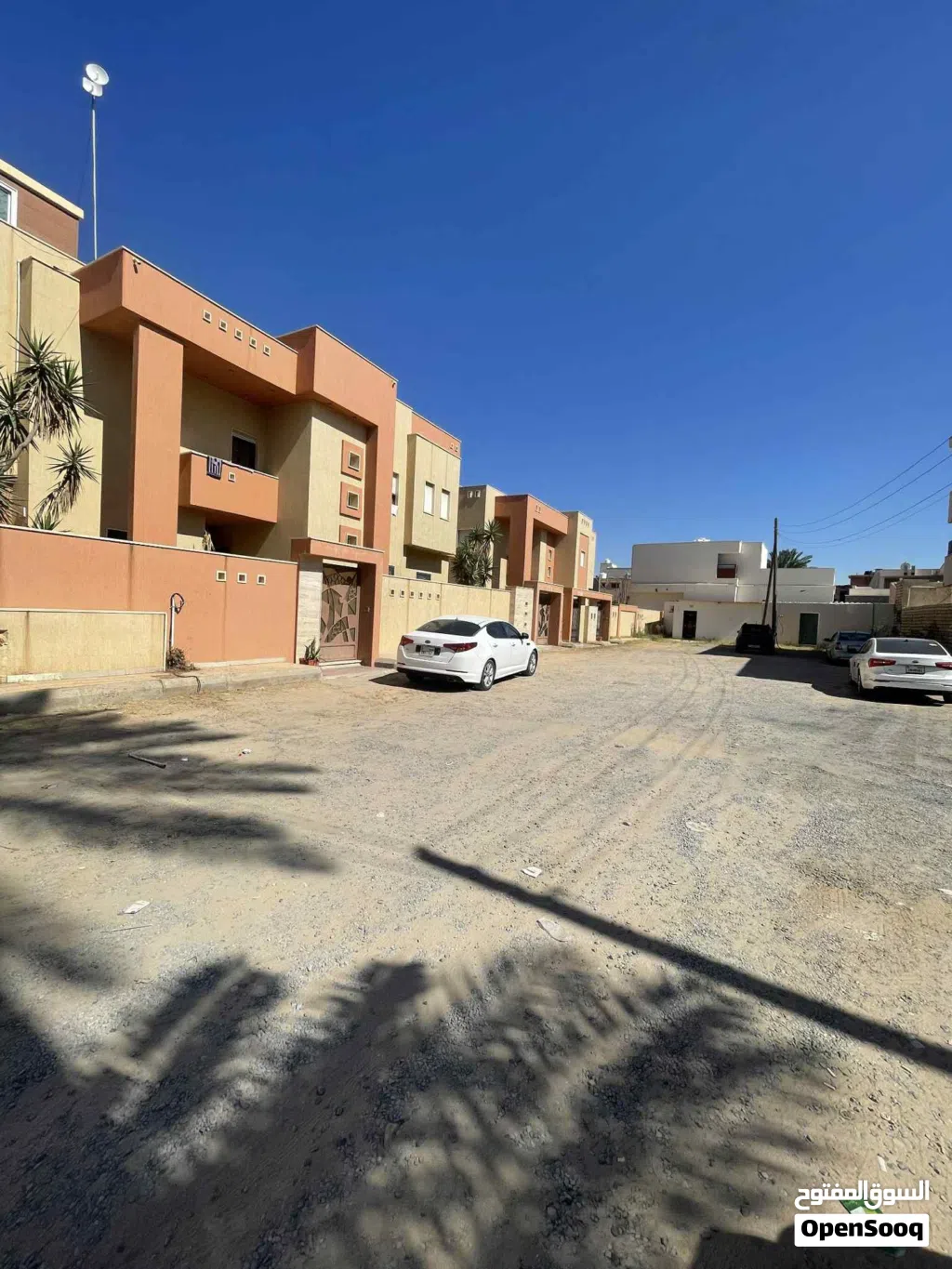 فيلا دورين راقية في سوق الجمعة للبيع