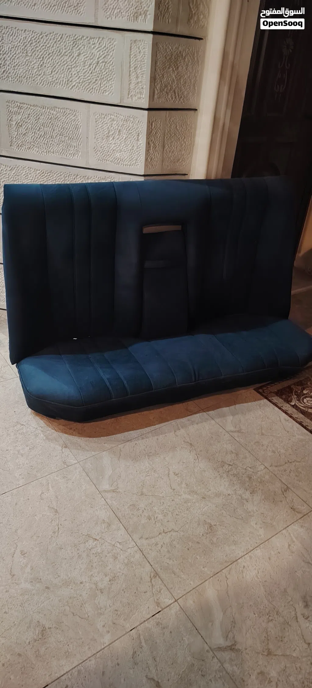 كرسي سيارة خلفي قرش و نص بحالة ممتازة