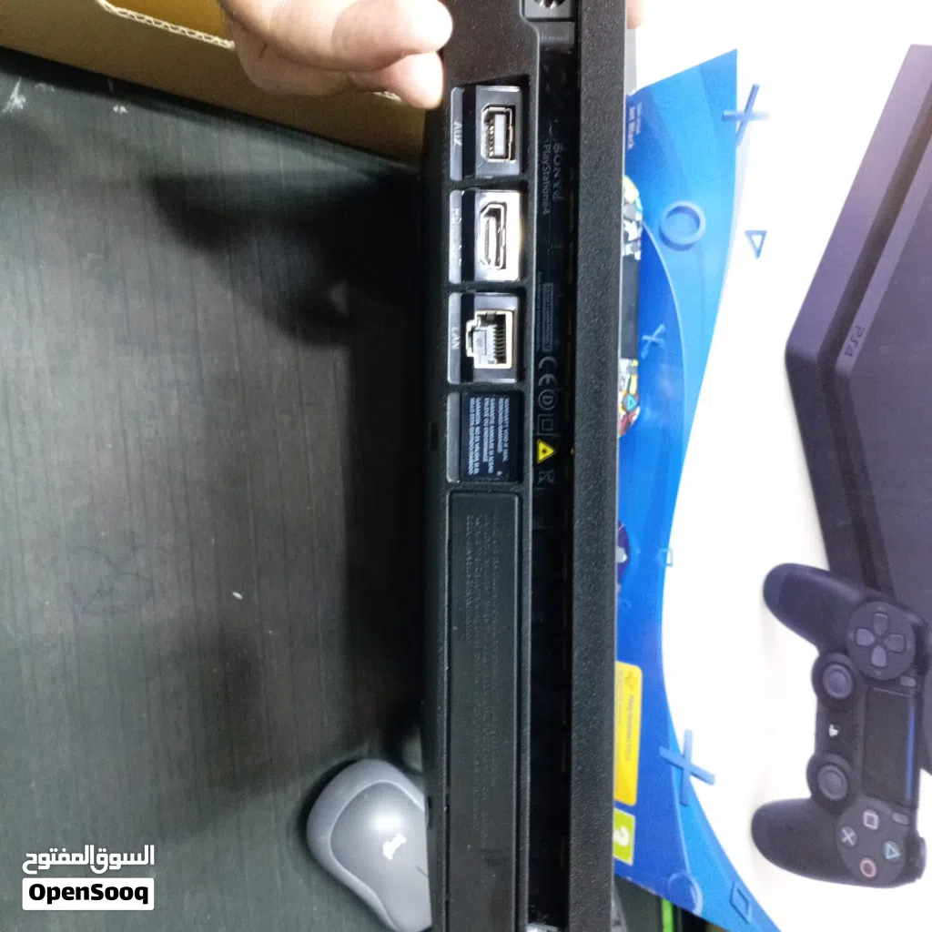 بليستيشن 4 slim 500GB وكاله مع كامل اغراضو التواصل فقط واتساب